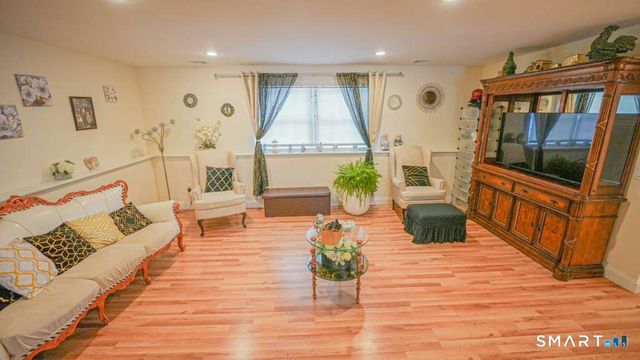 2 Kevin Drive, Danbury, CT 06811