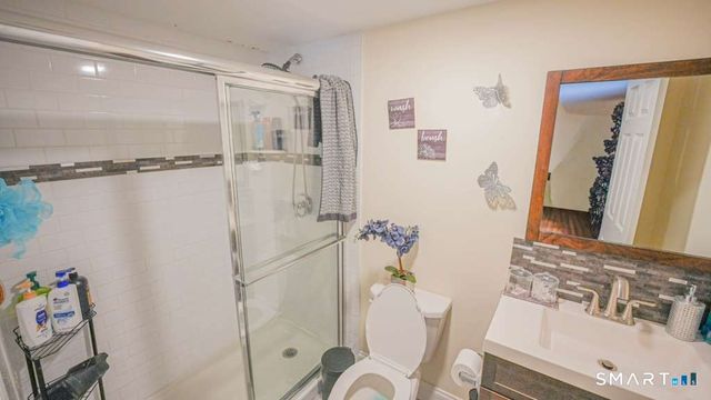 2 Kevin Drive, Danbury, CT 06811