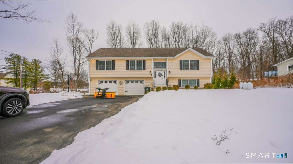 2 Kevin Drive, Danbury, CT 06811