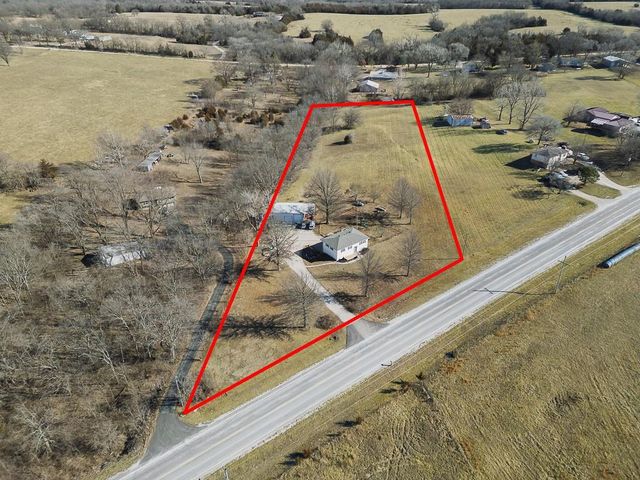 20940 Mclouth Road, Tonganoxie, KS 66086