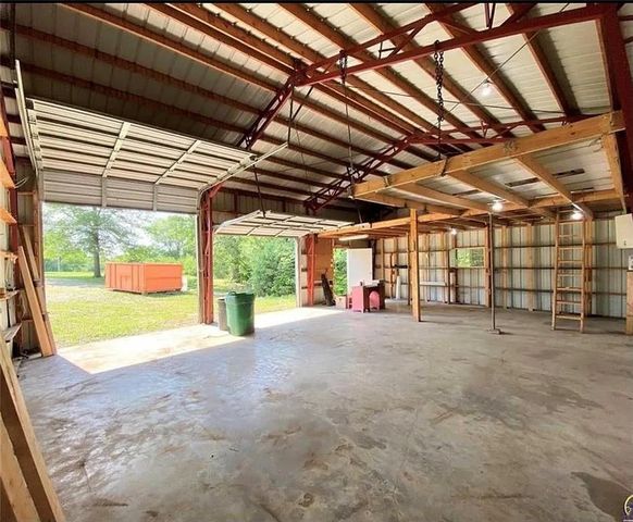 20940 Mclouth Road, Tonganoxie, KS 66086