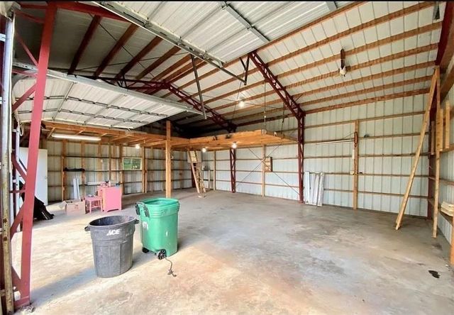 20940 Mclouth Road, Tonganoxie, KS 66086