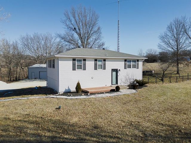 20940 Mclouth Road, Tonganoxie, KS 66086