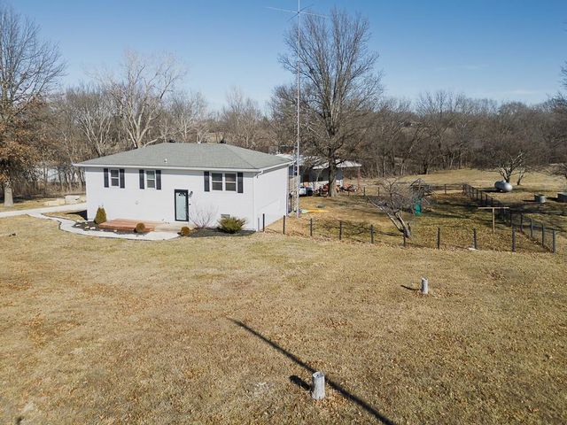 20940 Mclouth Road, Tonganoxie, KS 66086