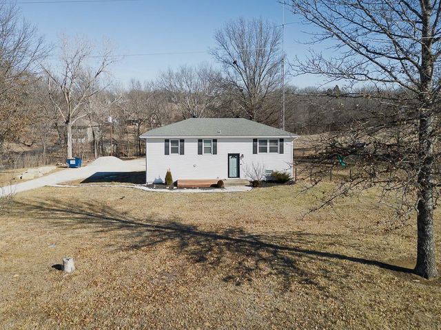 20940 Mclouth Road, Tonganoxie, KS 66086