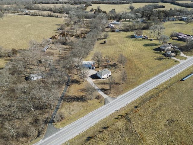 20940 Mclouth Road, Tonganoxie, KS 66086