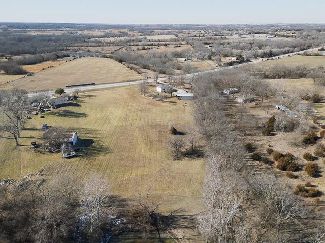 20940 Mclouth Road, Tonganoxie, KS 66086