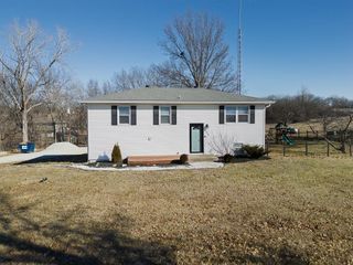 20940 Mclouth Road, Tonganoxie, KS 66086