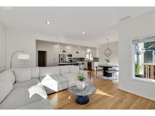 3900 EDGEWOOD Ct, West Linn, OR 97068