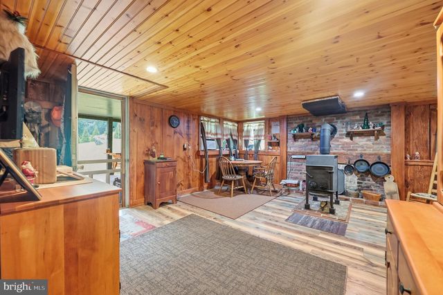 11234 WOLFSVILLE RD, Myersville, MD 21773
