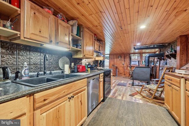11234 WOLFSVILLE RD, Myersville, MD 21773