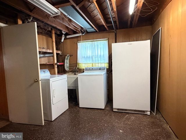 6812 HUNTINGTON DR, Baltimore, MD 21207