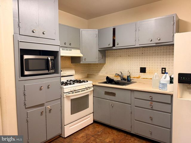 6812 HUNTINGTON DR, Baltimore, MD 21207