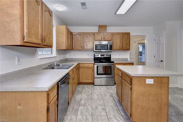 4 E Big Sky DR, Hampton, VA 23666
