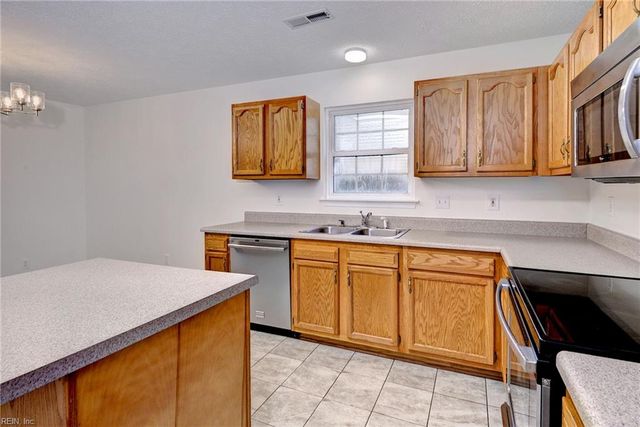 4 E Big Sky DR, Hampton, VA 23666