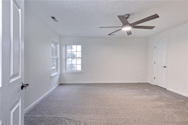 4 E Big Sky DR, Hampton, VA 23666