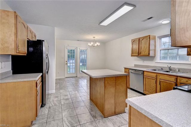 4 E Big Sky DR, Hampton, VA 23666