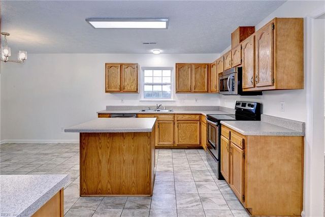 4 E Big Sky DR, Hampton, VA 23666