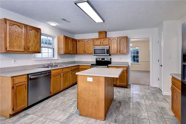 4 E Big Sky DR, Hampton, VA 23666