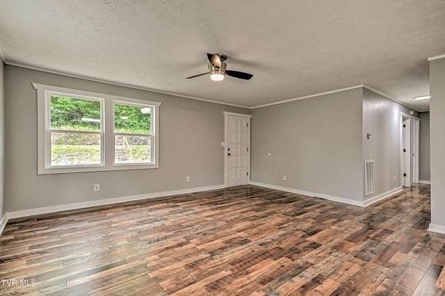 229 Independence Drive, Kingsport, TN 37660