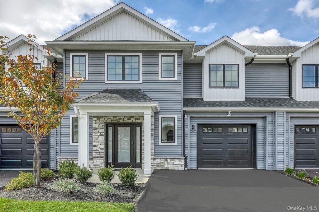 38 Silverwood Circle, Suffern, NY 10901