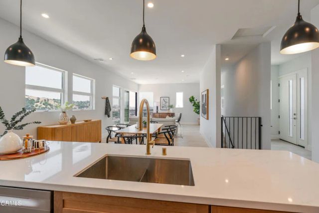 3874 W Point Drive, Los Angeles, CA 90065