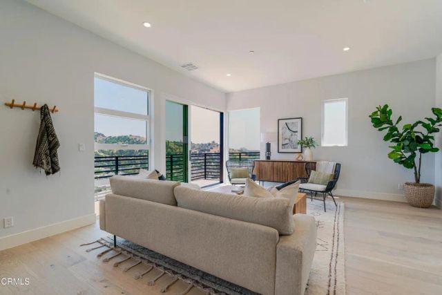 3874 W Point Drive, Los Angeles, CA 90065