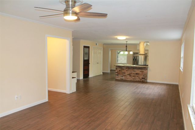 1906 Mimosa Drive, Corsicana, TX 75110