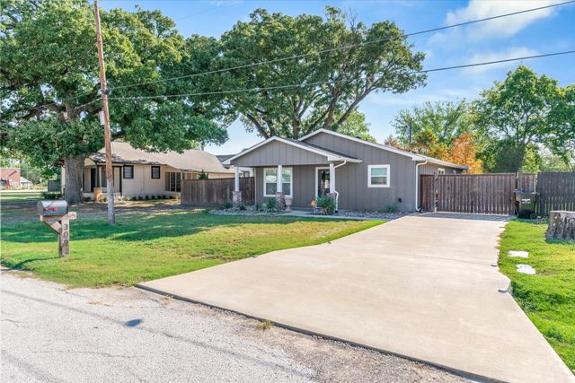 309 S Crockett Street, Edgewood, TX 75117