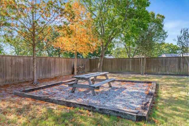 309 S Crockett Street, Edgewood, TX 75117