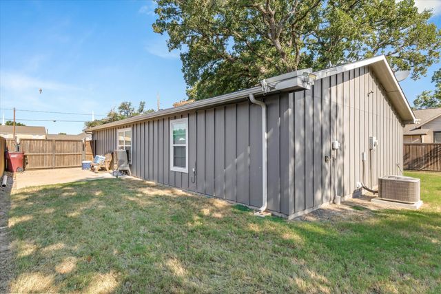 309 S Crockett Street, Edgewood, TX 75117