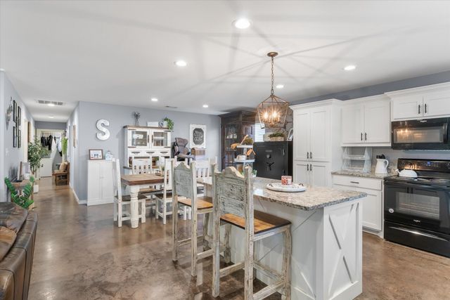 309 S Crockett Street, Edgewood, TX 75117