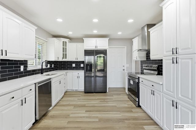 15535 Leavenworth Street, Omaha, NE 68154