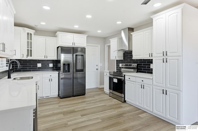 15535 Leavenworth Street, Omaha, NE 68154