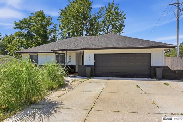 15535 Leavenworth Street, Omaha, NE 68154
