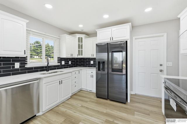 15535 Leavenworth Street, Omaha, NE 68154