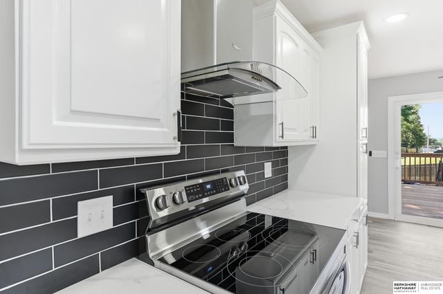 15535 Leavenworth Street, Omaha, NE 68154