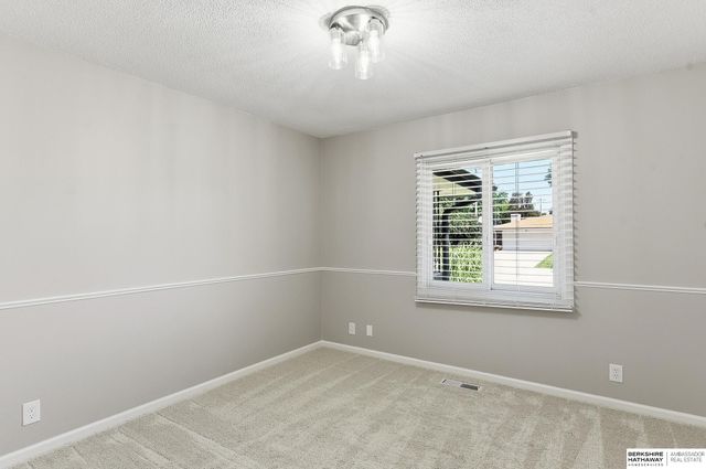 15535 Leavenworth Street, Omaha, NE 68154