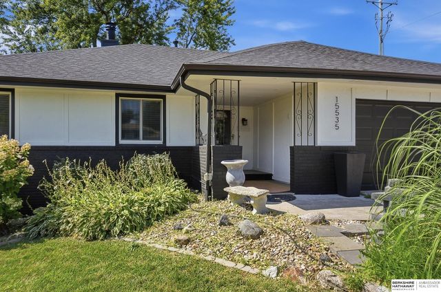 15535 Leavenworth Street, Omaha, NE 68154
