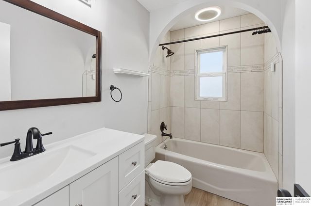 15535 Leavenworth Street, Omaha, NE 68154
