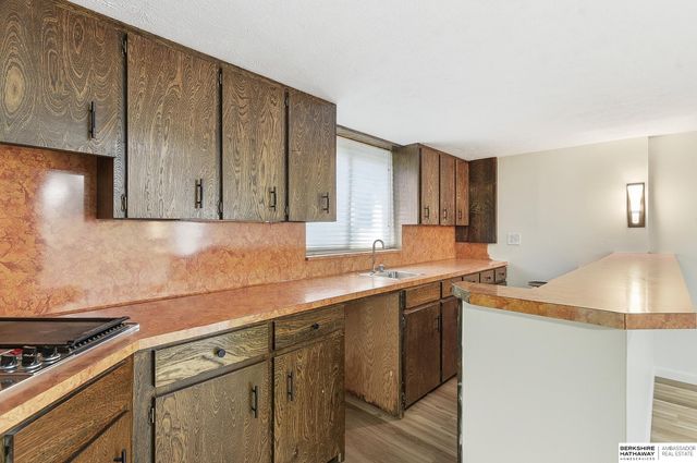 15535 Leavenworth Street, Omaha, NE 68154