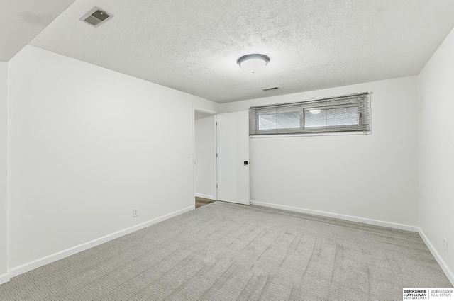 15535 Leavenworth Street, Omaha, NE 68154