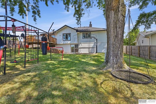 15535 Leavenworth Street, Omaha, NE 68154