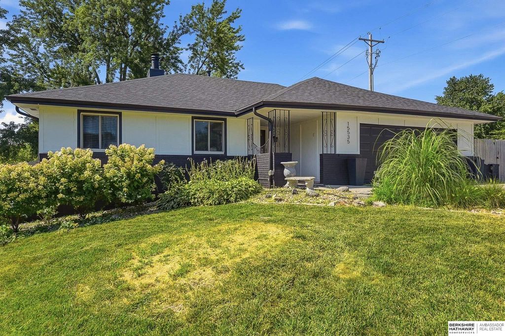 15535 Leavenworth Street, Omaha, NE 68154