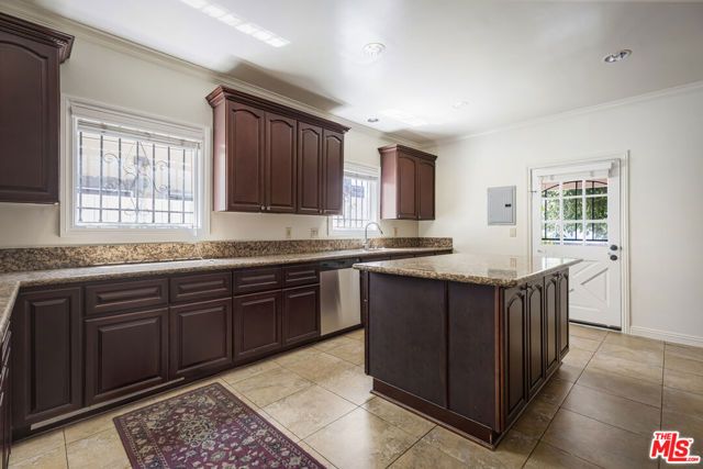 1825 S Oxford Avenue, Los Angeles, CA 90006