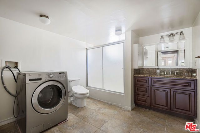 1825 S Oxford Avenue, Los Angeles, CA 90006