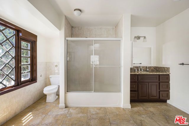 1825 S Oxford Avenue, Los Angeles, CA 90006