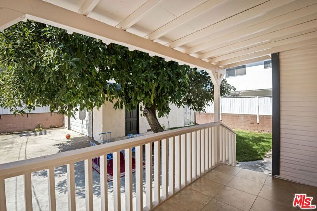 1825 S Oxford Avenue, Los Angeles, CA 90006
