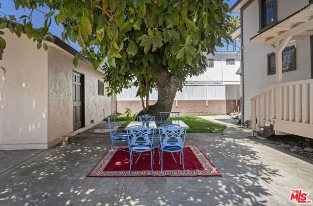 1825 S Oxford Avenue, Los Angeles, CA 90006