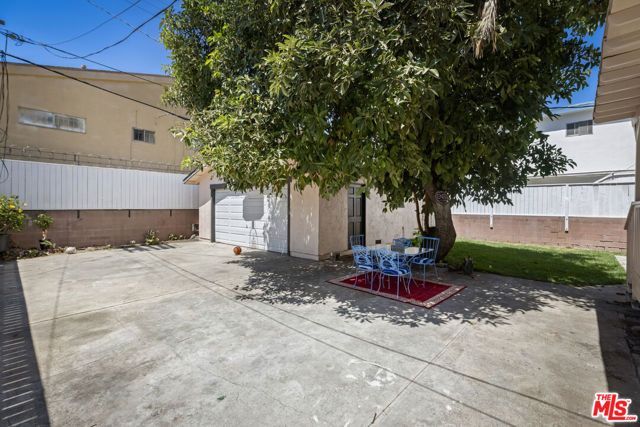 1825 S Oxford Avenue, Los Angeles, CA 90006
